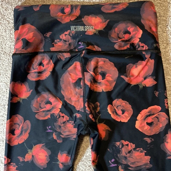 Victoria’s Secret Sport Leggings black and red roses M - Picture 11 of 14